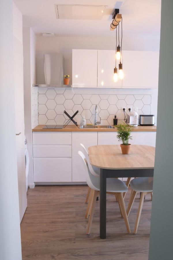 Appart T2 Avec Terrasse, Parking Et Wifi Angoulême Exteriör bild