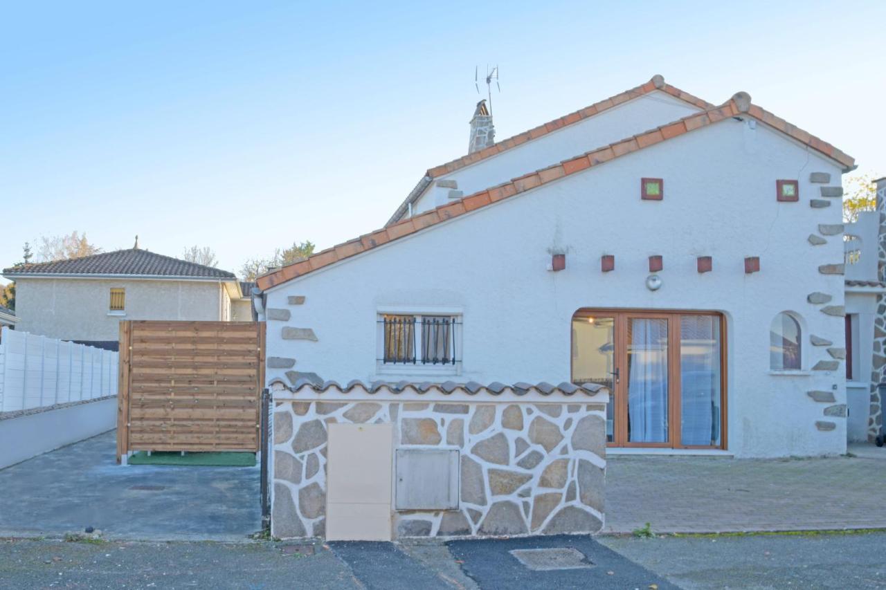 Appart T2 Avec Terrasse, Parking Et Wifi Angoulême Exteriör bild